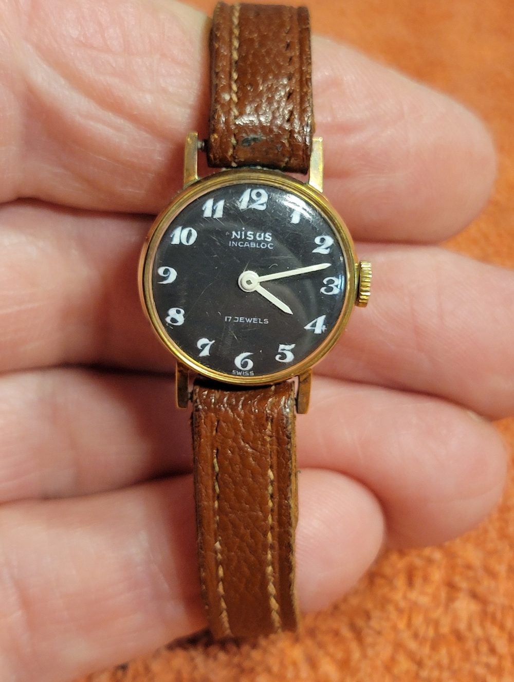 Ladies 1960s NISUS INCABLOC 17 JEWELS Swiss Watch
